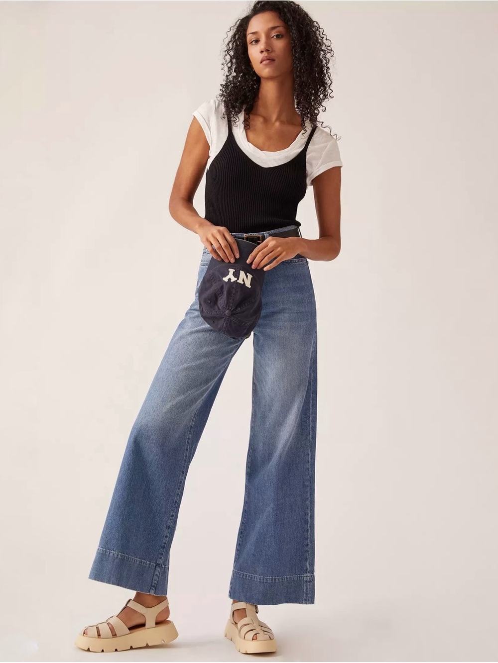TRIARCHY Ms. Onassis Medium Ultra-High Rise Wide Leg Jeans, Size 26